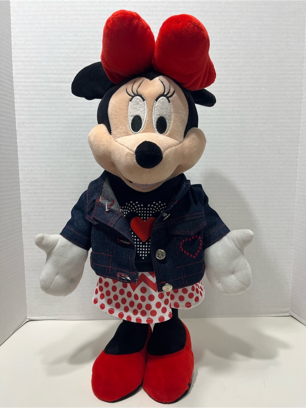 DISNEY Minnie Mouse plush porch door greeter 22” tall Valentine’s Day hearts